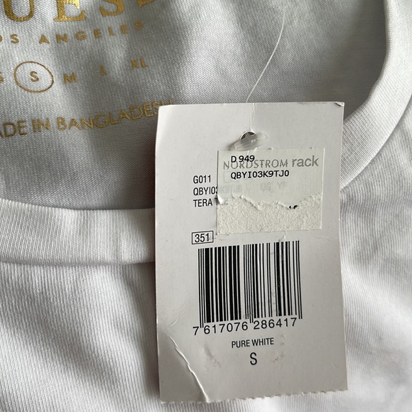 Brand new guess flower top in size small - Picture 2 of 3